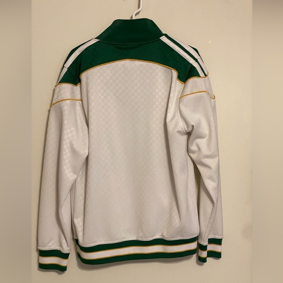 Vintage and unique billabong zip up sweater. Great material and features - Picture 2 of 4